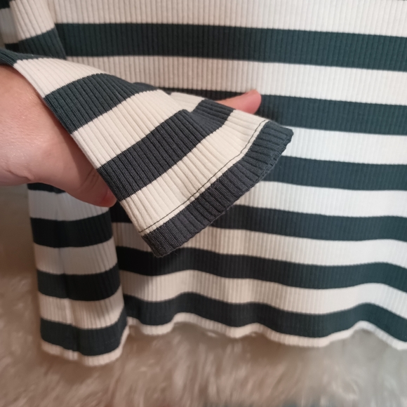 Ann Taylor Petite Green and White Striped Ribbed Long Sleeve Top Size MP - Picture 4 of 10